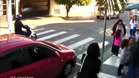 Female police kill criminal.