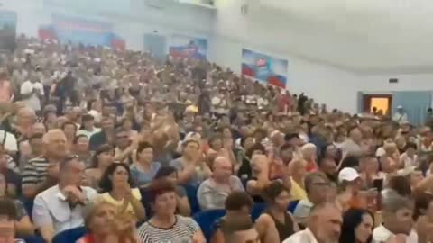 Masovka, amenée par les rashistes, de la partie occupée de la région de Zaporizkoy à Melitopol, a c