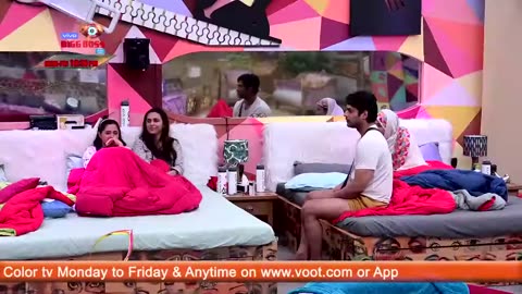 Bigg Boss 13- Siddharth Makes Fun of Madhurima, Siddharth Naughty Behavior Makes Laugh