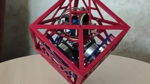 Self-balancing Cube by centrifugal force