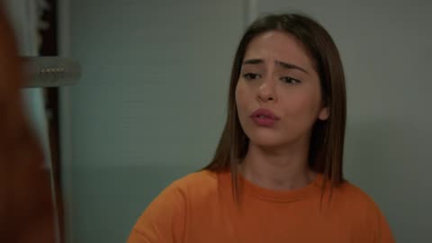 Elif, sorprendida con el original regalo de Oğulcan