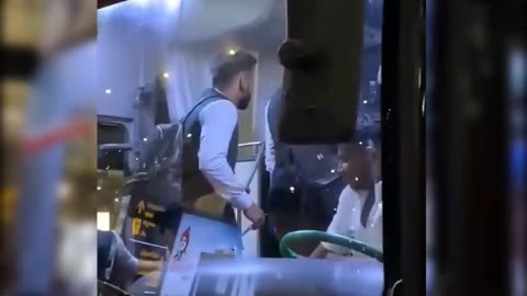 Indian bus driver shocked when Pakistani team treat them with heart touching handshake