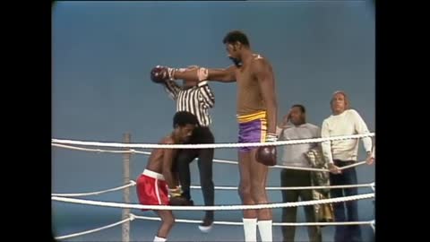 SHORT AND TINY SAMMY DAVIS JR. DESTROYED WILT CHAMBERLAIN ROWAN