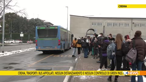 Crema, trasporti: bus affollati, nessun distanziamento e nessun controllo di green pass