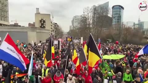 In Brussels, tens of thousands of people protested against coronavirus restrictions.