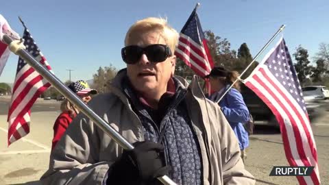 USA: Anti-vaxx protesters cheer on DC-bound truckers in LA