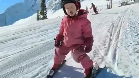 Skiing upper laps with 2 years old adia and proud dad 😍