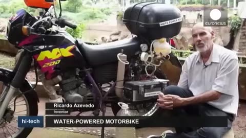 Er hat sein Motorrad umgerüstet und benötigt für 500 Kilometer gerade mal 1 Liter Wasser