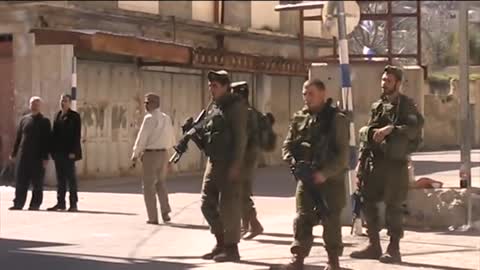 Israel Army Aggressively Stop Palestinians After Friday Prayer