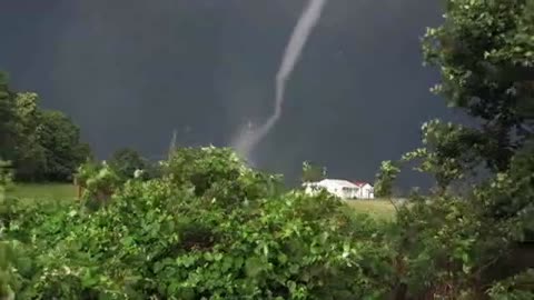 Storm Chasers: Tornado Near Miss