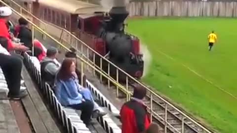 para a bola que o trem vai passar