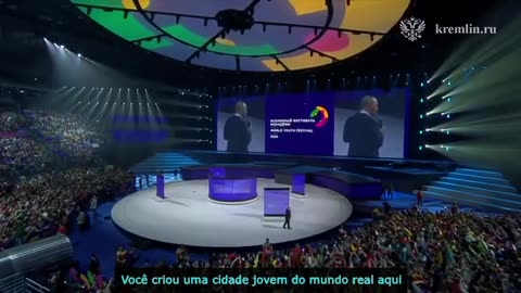 Vladimir Putin na cerimônia de encerramento do Festival Mundial da Juventude.