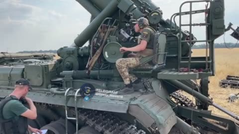 Ukrainian Artillery Crew Fires Giant Soviet Gun