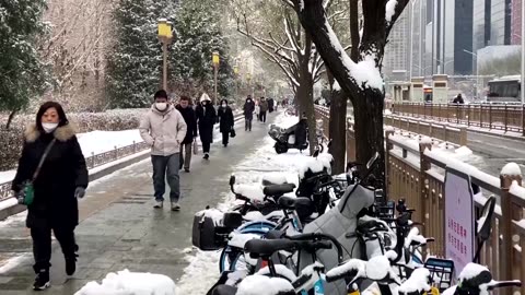 Heavy snow forces schools to close in China