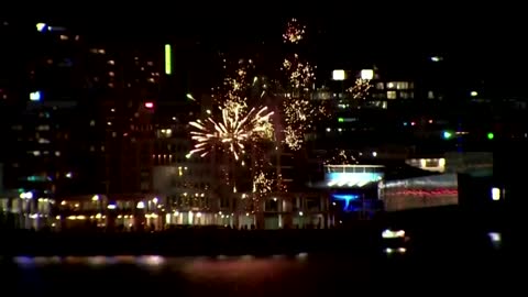 Auckland light show ushers in New Zealand's New Year