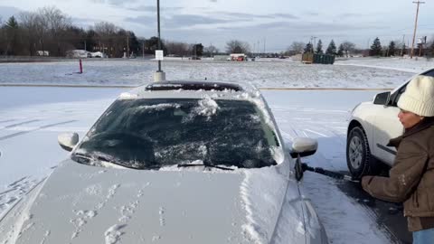 REMOVE SNOW From The Car Before The Trip