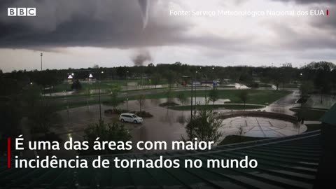 Camera captures exact moment of tornado crossing in the USA