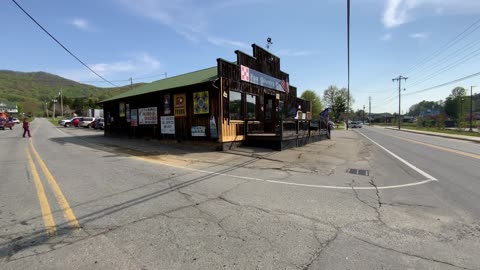 Barn Charm /Fox’s Country Store grand re-opening Main st Burnsville NC 4/27/24 10:30am 65°F ❤️ ✝️ 🇺🇸