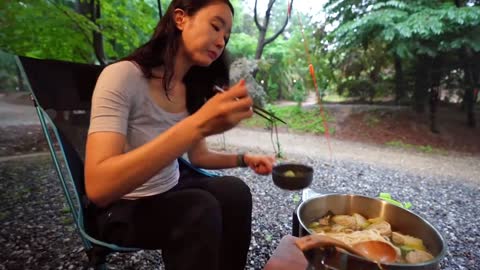 Outdoor camp life in the rain, enjoy the quiet time, and listen to the sound of the healing rain to