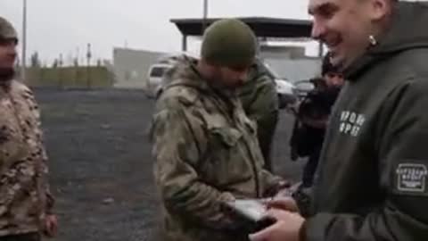 The All-Russian Popular Front handed over UAZs to the military of the LPR and DPR to work