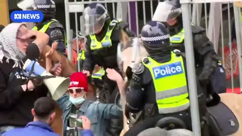 Victoria Police 'appalled' by protesters at Land Forces expo in Melbourne - ABC NEWS