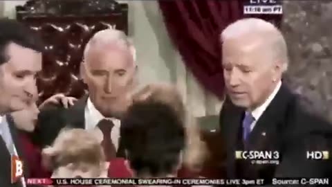 Pedo Joe Biden ripreso dalla telecamera