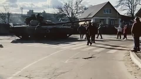 Ukrainian Civils Do Not Let Russian Tanks Get Into Ukraine | War In Ukrain