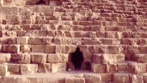 Terrifiants Escaliers Vers Nulle Part Viennent D'apparaitre Sur Le Plateau De Gizeh