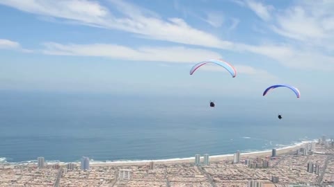 Incredible paragliding footage in Iquique, Chile