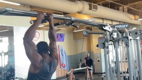 Gym-Goer Has Hydraulic Arms