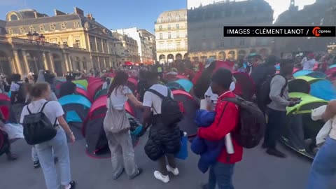 African migrants protest for free housing by living in tents at the town square😡😡😡