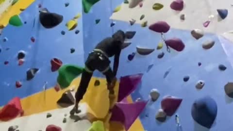 It's the first time to climb rock in autumn pants, difficulty 11B