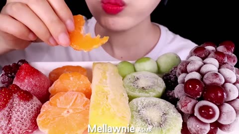 ASMR FROZEN FRUITS 얼린과일 STRAWBERRY, GRAPE, KIWI, PINEAPPLE, BLACKBERRY etc. EATING SOUNDS MUKBANG 먹방