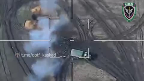 Russian Lancet drone strikes Ukrainian M-777 Howitzer team