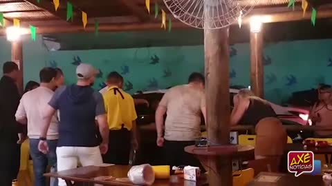 Widespread fight at Boteco do Caranguejo do Itaigara BRAZIL