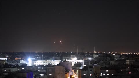 Gaza: Airstrikes and rockets land shortly before ceasefire