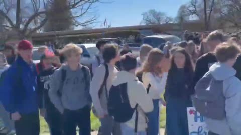 Students from Oak Ridge High School in California protested mask mandates