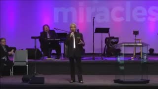 Pastor Benny Hinn testified the healing power of Eucharist in Catholic church