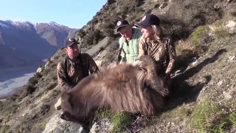 Donna hunts tahr with Chris Bilkey in New Zealand