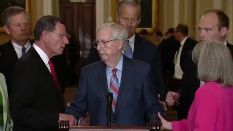 Mitch McConnell freezes mid-sentence, escorted away at news conference