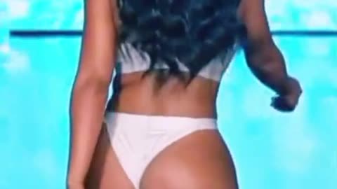 Runway model destroys runway with her big ass