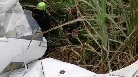 Accidente aéreo deja dos personas muertas