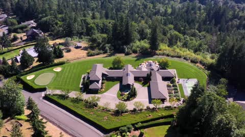 Captivating Modern Masterpiece in Issaquah Washington