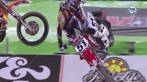 Justin Barcia vs. Ken Roczen (MEGA Whip in Arlington Supercross 2014)