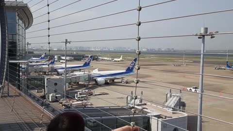 Trên nóc nhà khởi hành sân bay Haneda