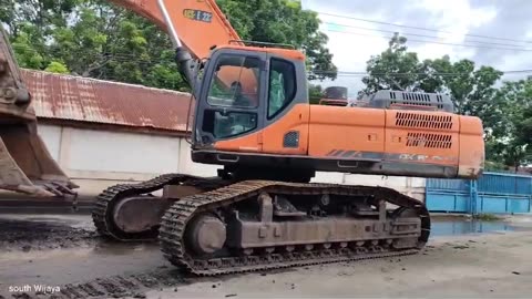 Excavator DX520