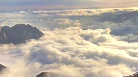 Sea of clouds over Huangshan 黄山 in China.