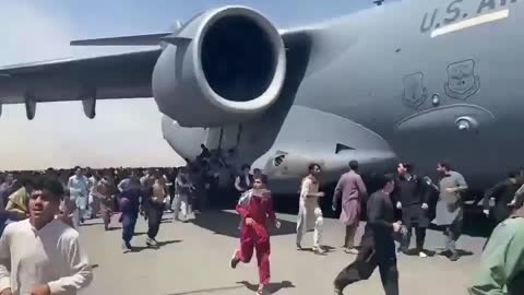 People attempting to flee Kabul on US Air Force plane