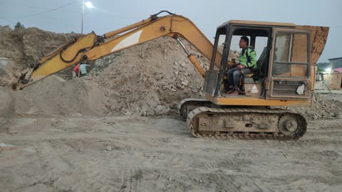 See how the excavator was demolished in an instant