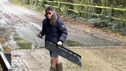 Rufford Ford FLOOD with Nissan Navara Ripping Off Front Bumper!!!